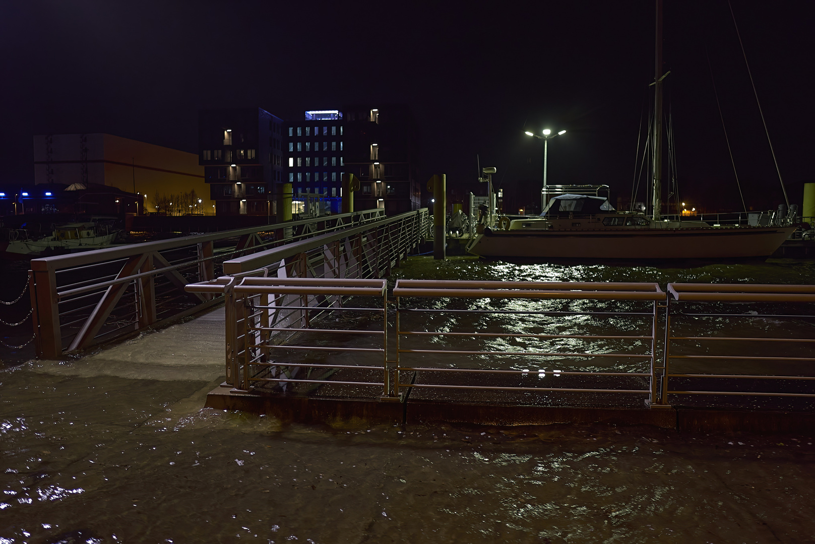 Sturmflut in Bremen bei Nacht 01