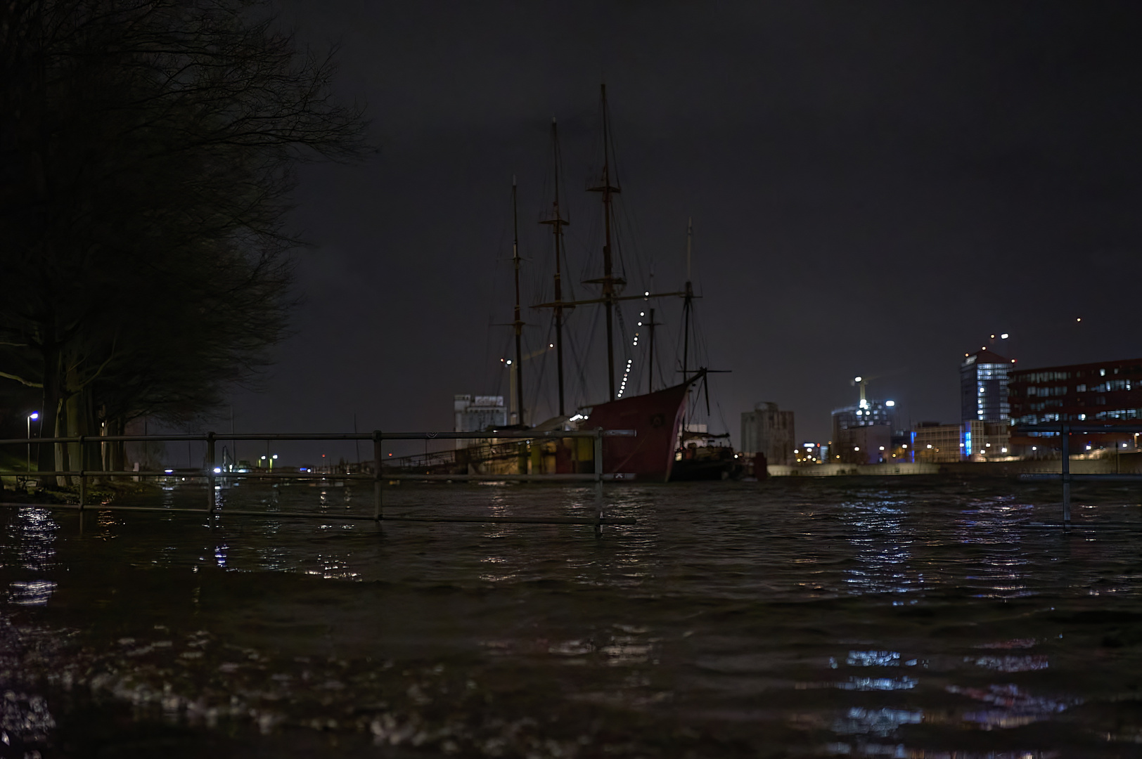 Sturmflut in Bremen bei Nacht 16