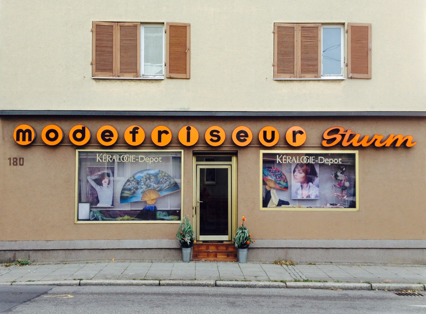 Sturmfrisuren ganz modern - in Stuttgart-Zuffenhausen Foto & Bild ...