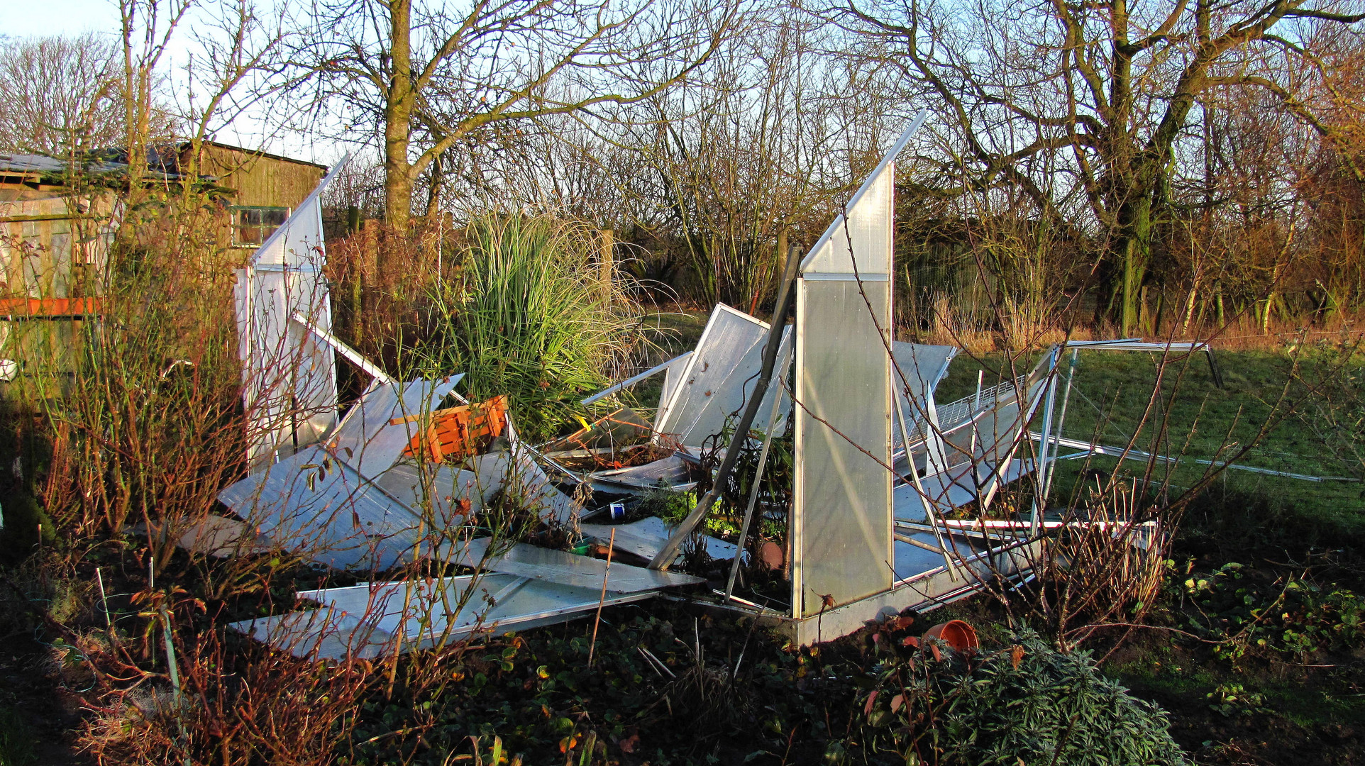 Sturmschaden... Foto & Bild architektur, gewächshaus, garten Bilder