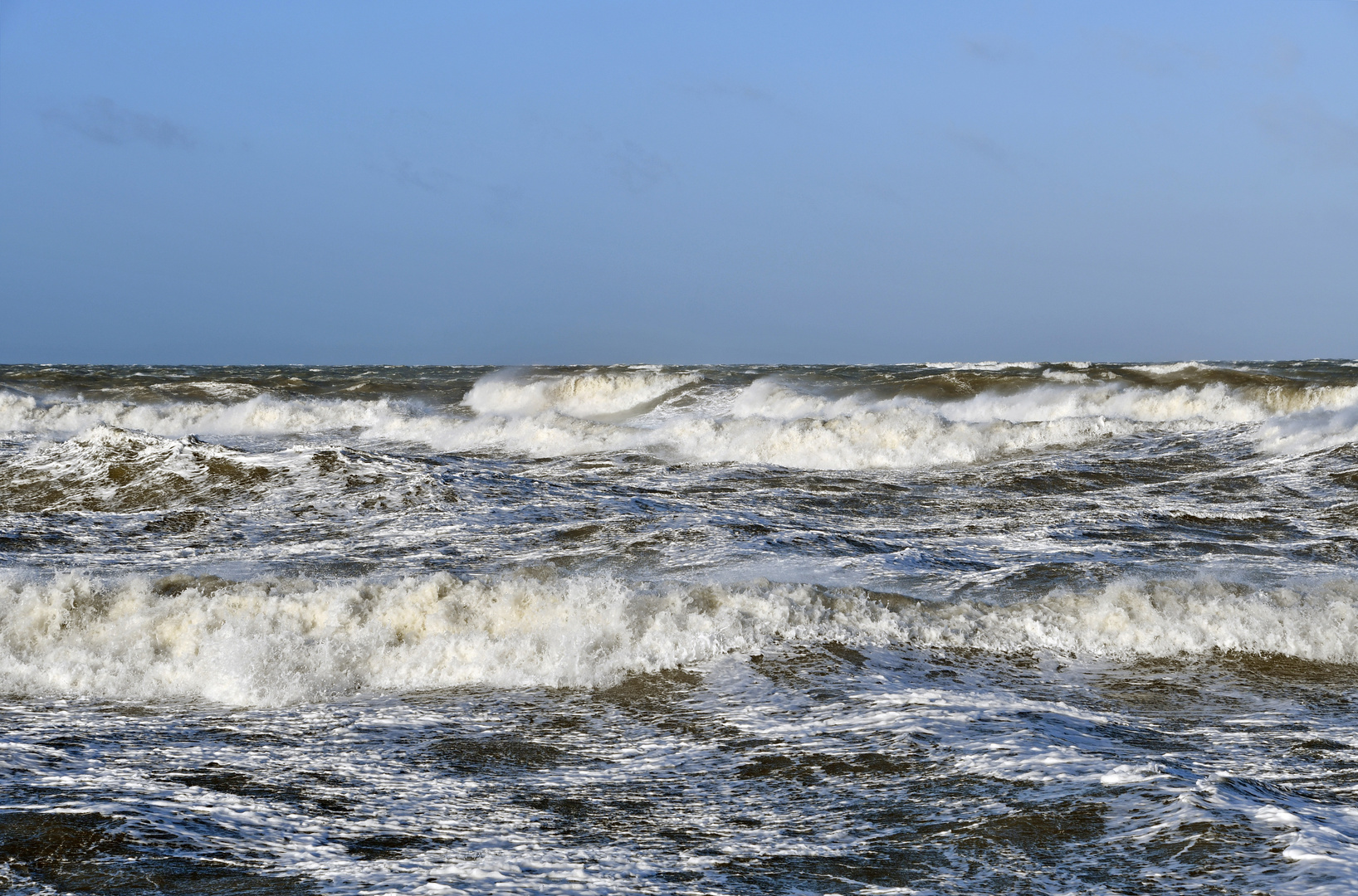 Sturmtief Zoltan tobt vor Warnemünde