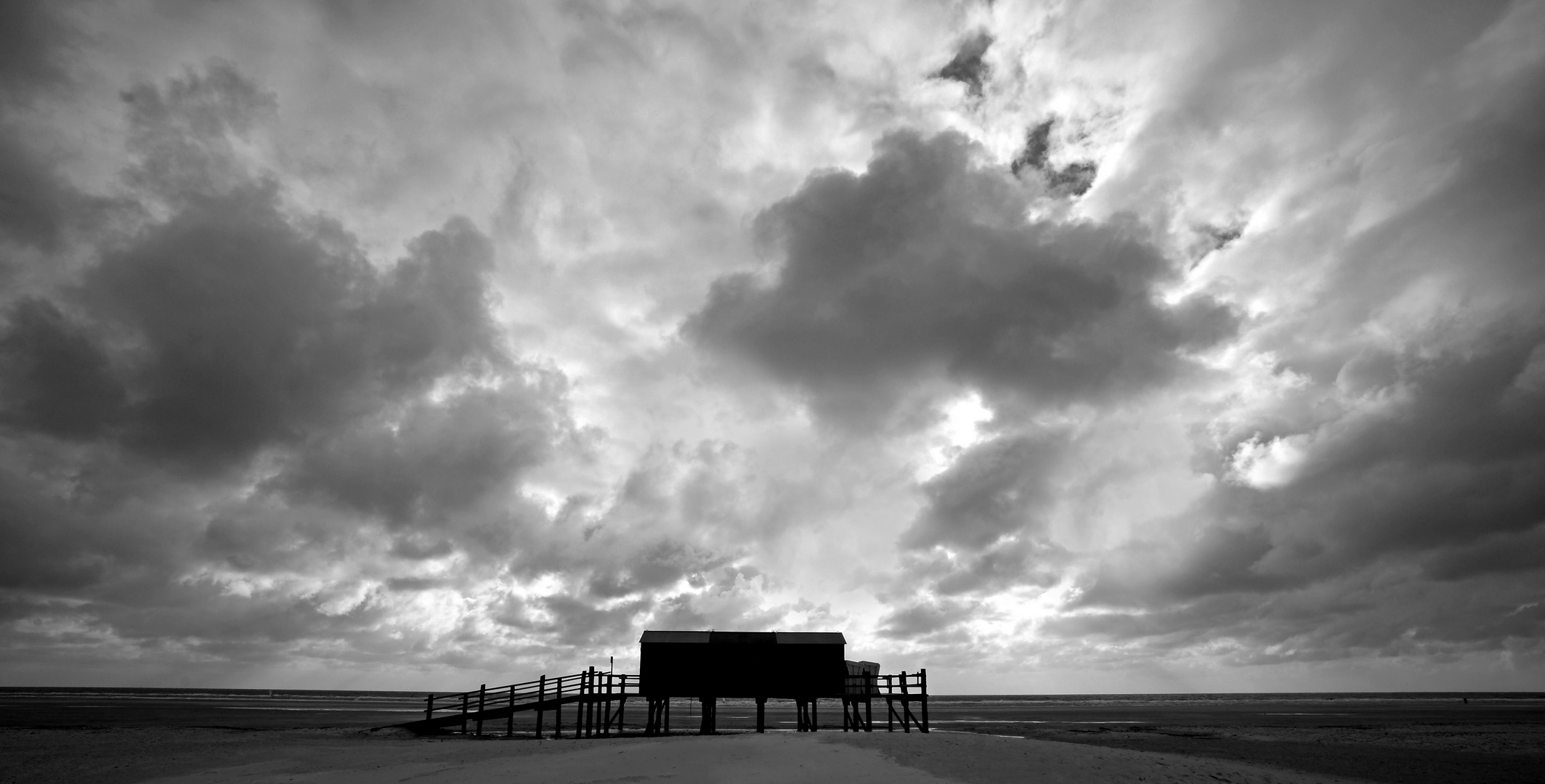 Sturmwolken über dem Meer