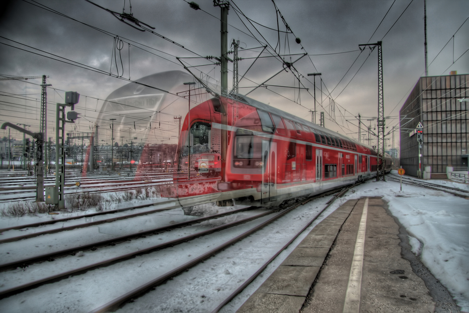 Stuttgart 2010, ausfahrender Regionalzug in HDR und Bewegung