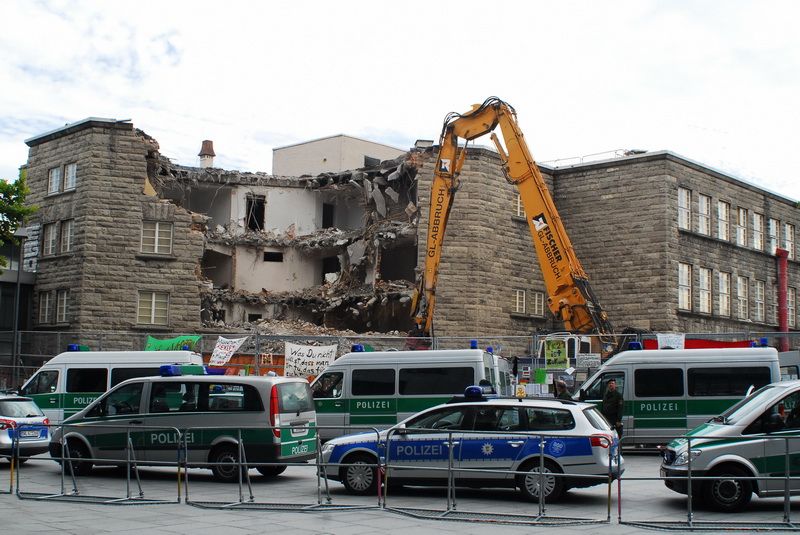 Stuttgart 21: Der Abriss des Nordflügel hat begonnen