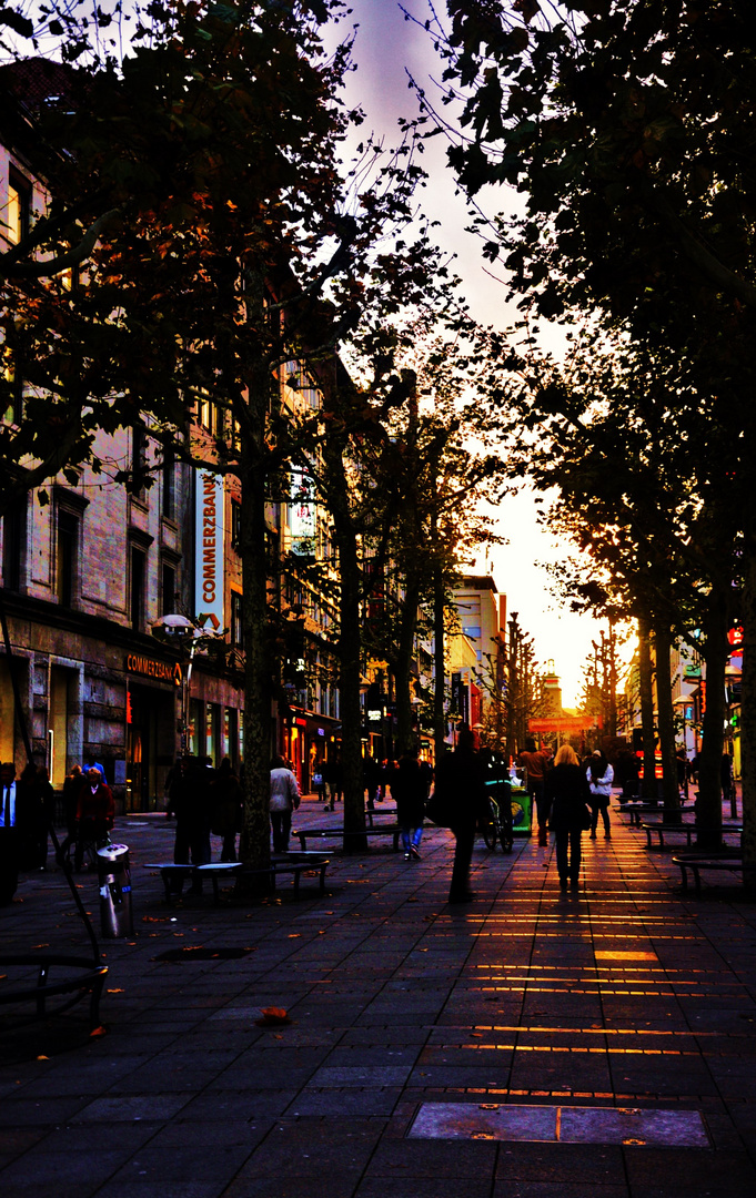 STUTTGART AM SPÄTEN NACH;MITTAG