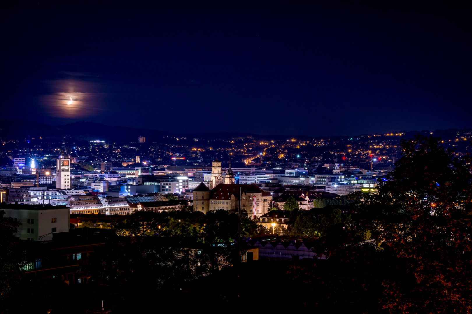 Stuttgart bei Mondlicht 