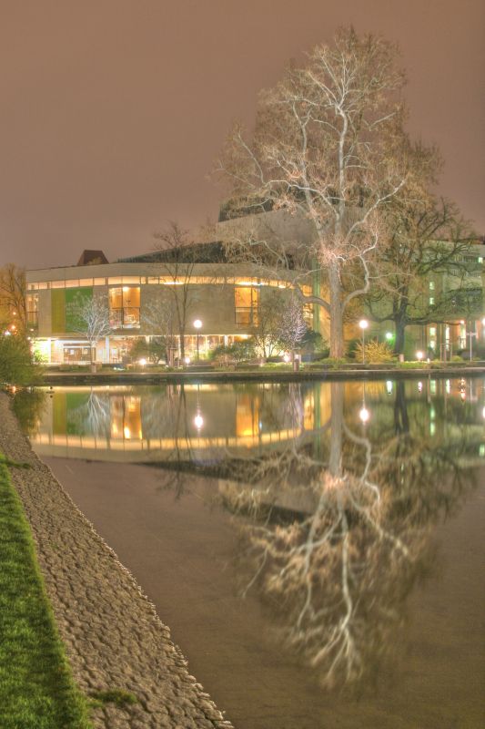 Stuttgart bei Nacht - Das Staatstheater