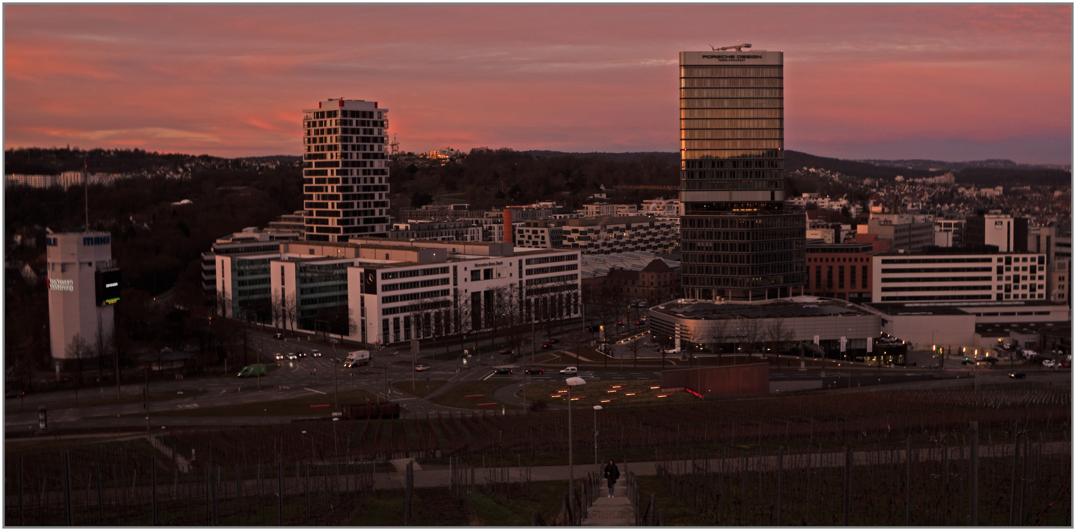 Stuttgart bei Nacht ## Pragsattel mit Porsche Design Tower ##