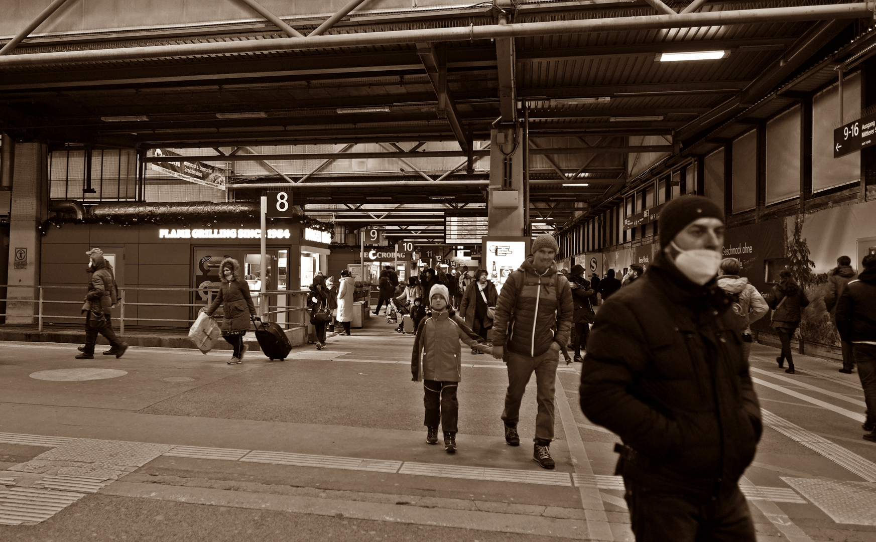 Stuttgart bei Nacht,Bahnhofshalle_01