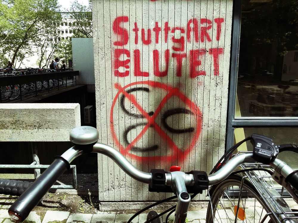 StuttgART Blutet  Spray