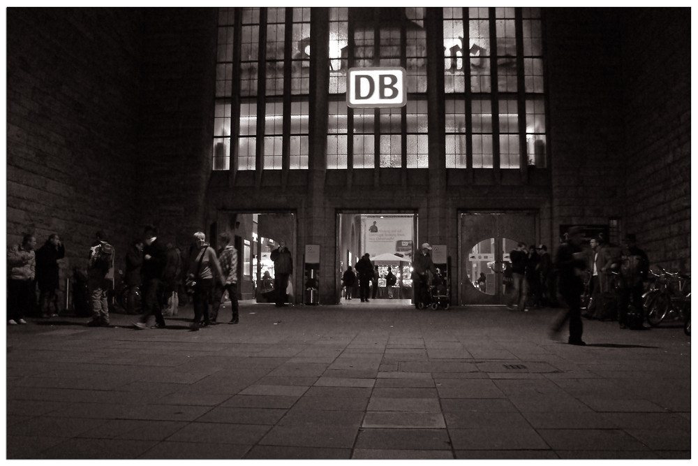 Stuttgart Hauptbahnhof Portal 14.11.2008 (1)