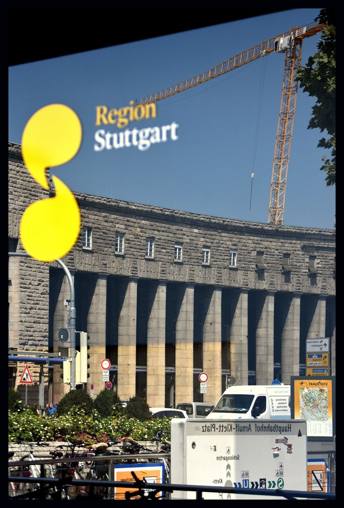 Stuttgart Hbf, Schalterhalle im Schaufenster der I-Punkt