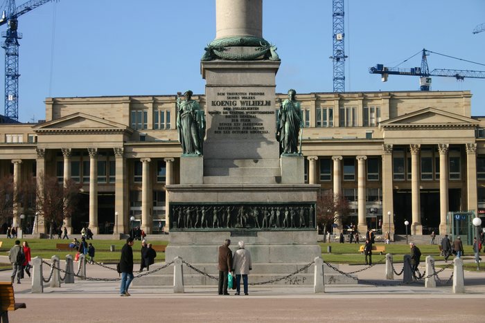 Stuttgart Jubiläumssäule mit Blick auf Königsbau