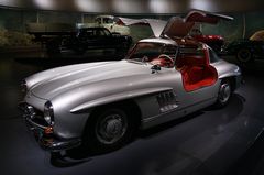 Stuttgart - Mercedes Benz Museum 7