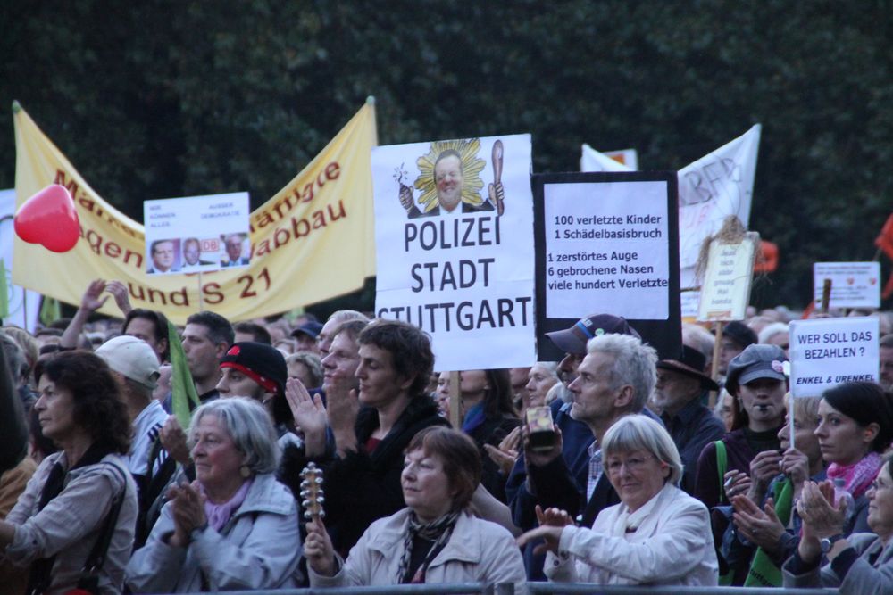 Stuttgart Modemo 4.10 Park Menschen Plakate