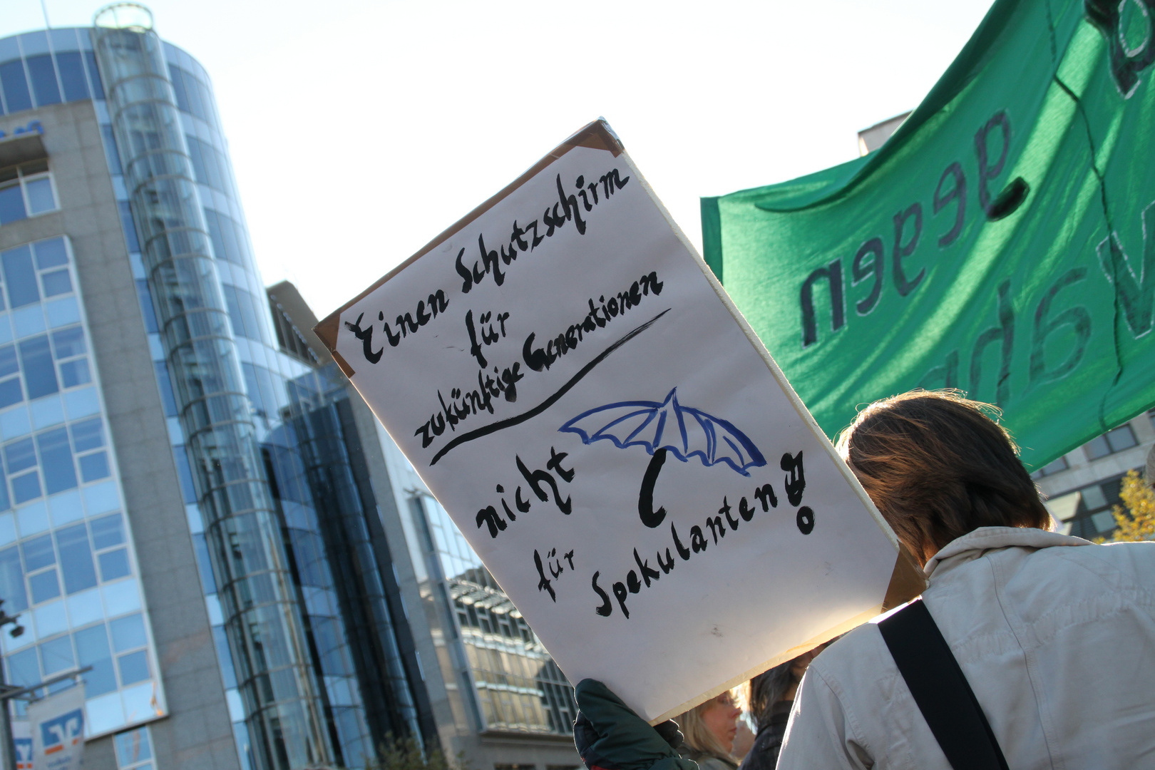 Stuttgart occupy Bank - Plakat vor VOLKs-Bankturm 15.10.2011