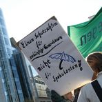 Stuttgart occupy Bank - Plakat vor VOLKs-Bankturm 15.10.2011