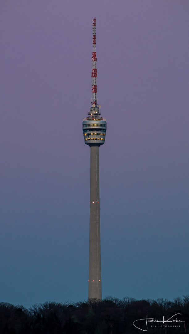 Stuttgarter Fernsehturm zur Blauen Stunde