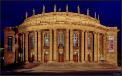 Stuttgarter Oper bei Nacht