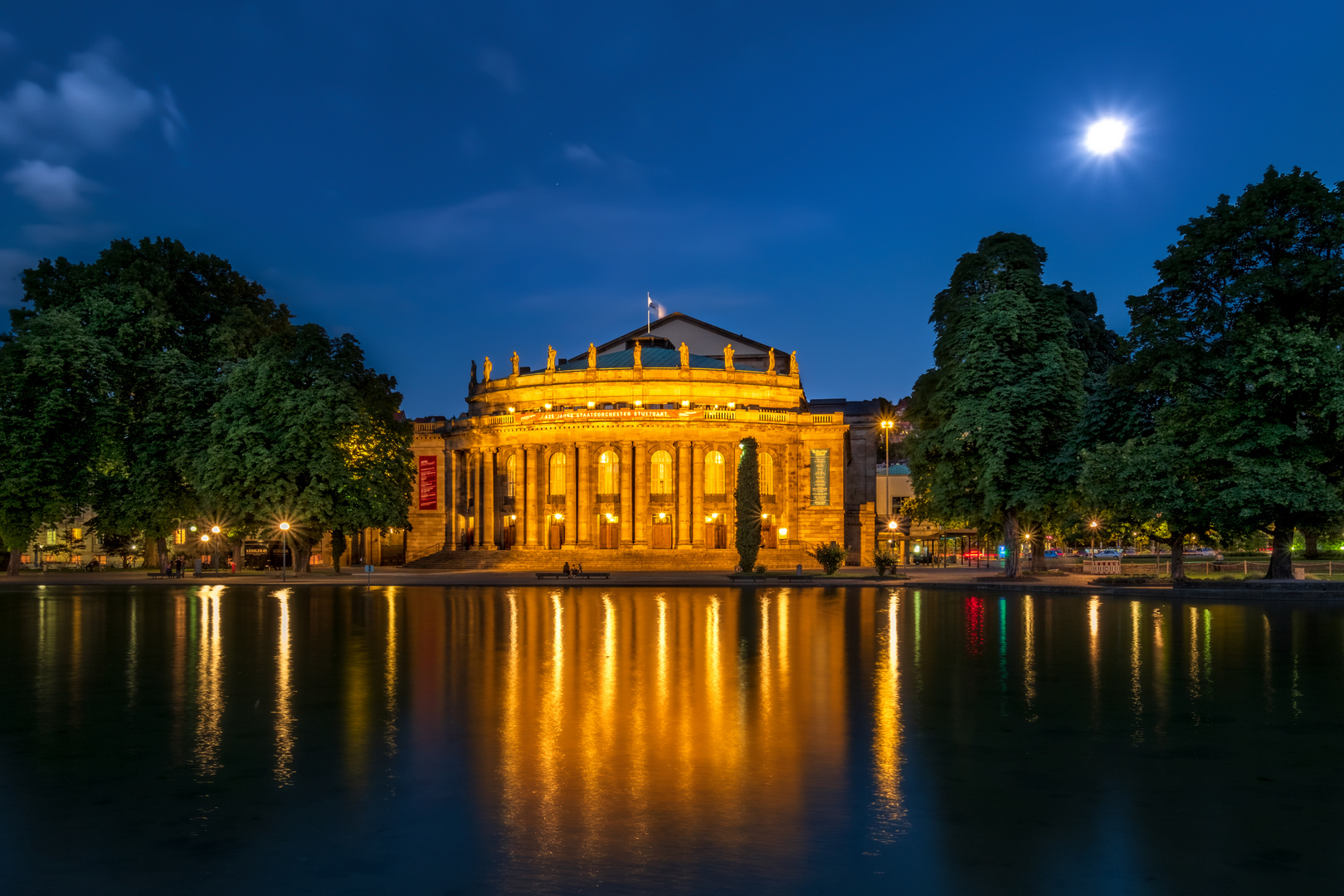 Stuttgarter Oper zur Blauen Stunde