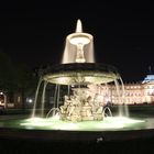 Stuttgarter Schlossbrunnen bei Nacht