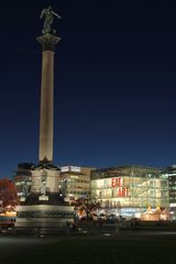 Stuttgarter Schlossplatz Blick aufs Kunstmuseum