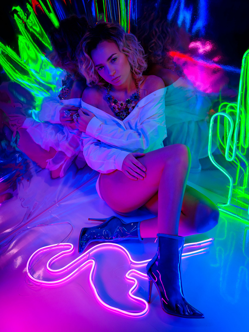 Style Shoot Neon