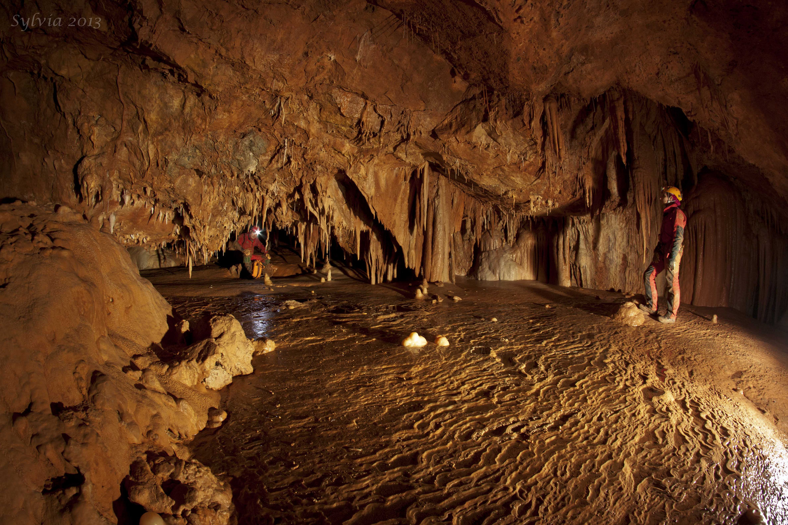 Su Canale Superiore Cave