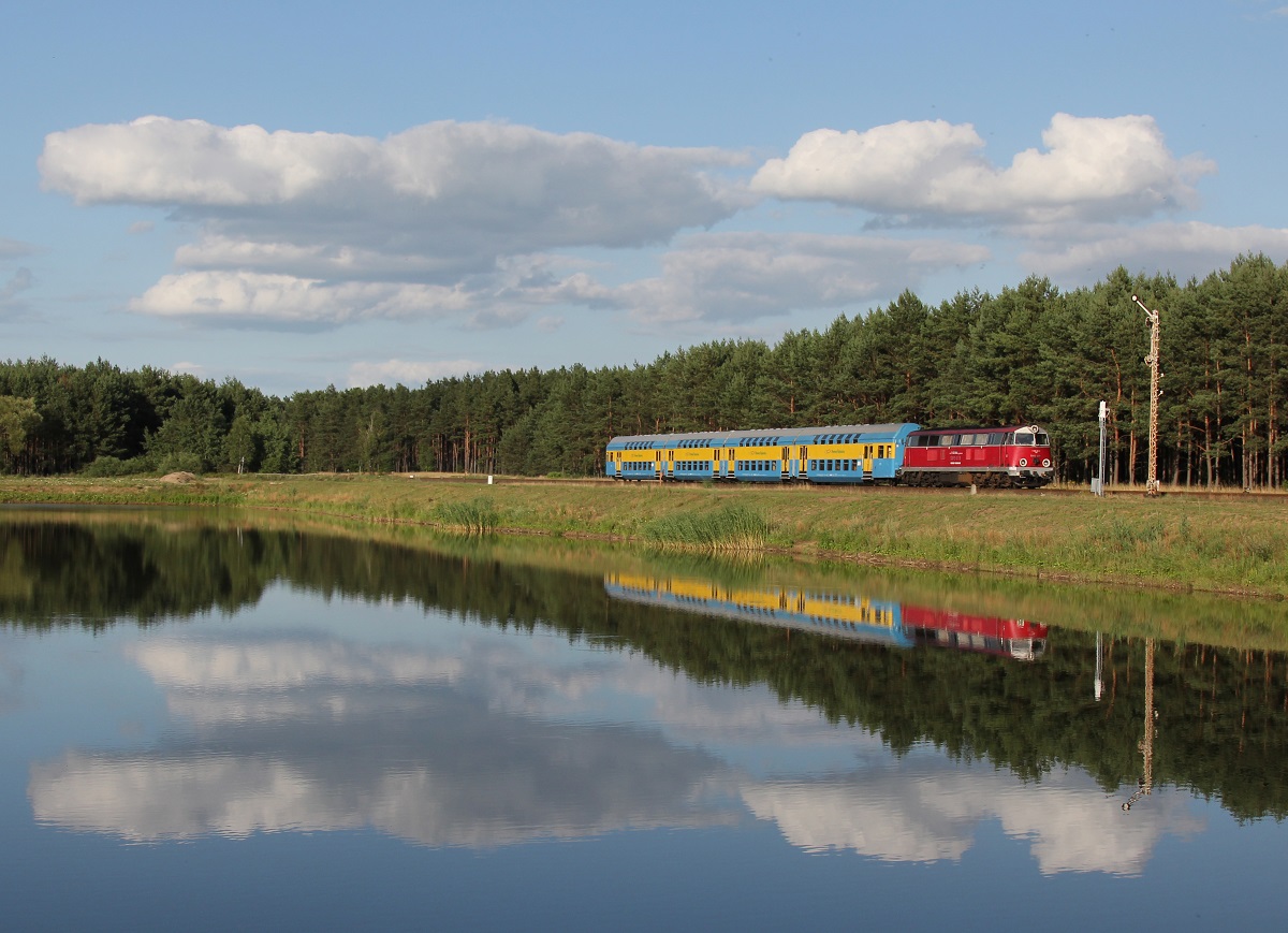 SU45-079 mit 88913 am Einfahrsignal von Gorki Noteckie