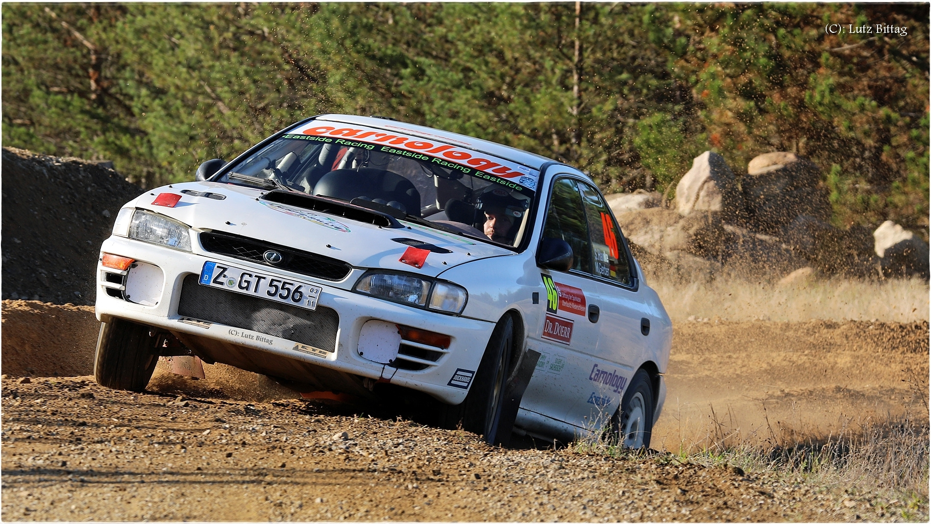 Subaru in unwegsamen Gelände