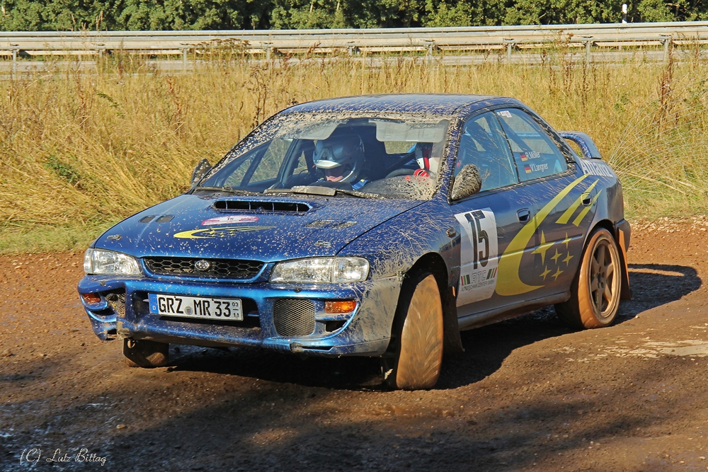 Subaru mit Kampfspuren