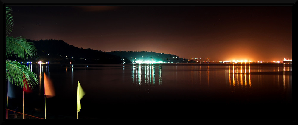 Subic Bay, Phillipinen - at night von Saiigal 