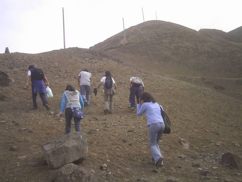 subiendo la loma de santa cruz de flores