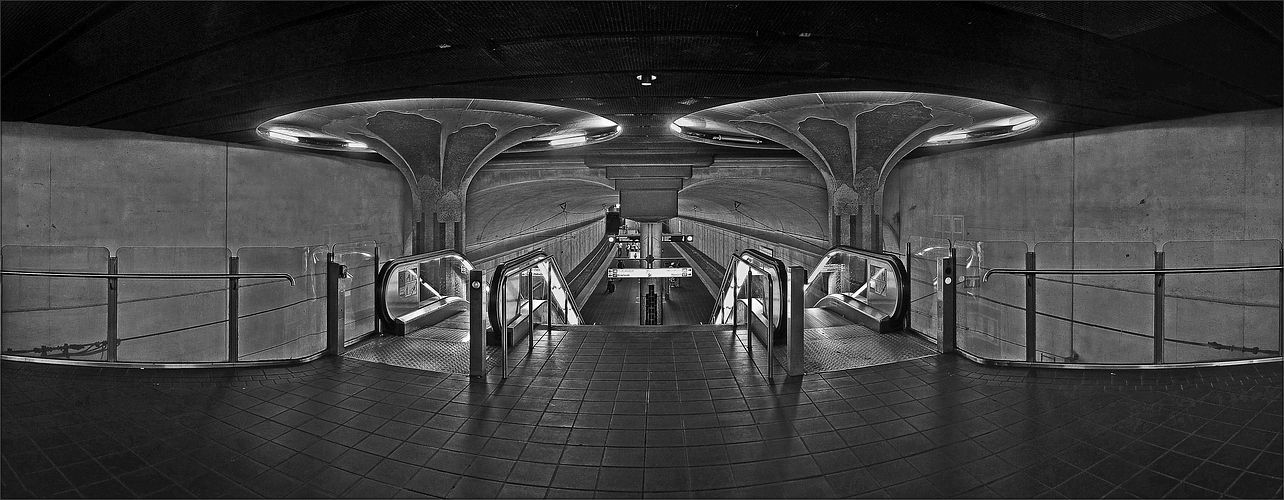* Subway station *°