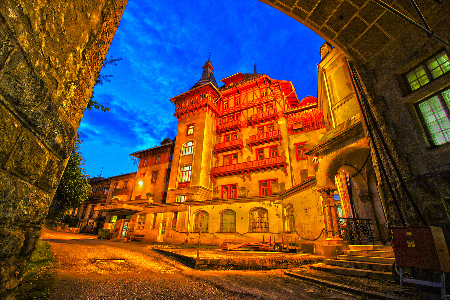 Südbahnhotel bei Nacht 02