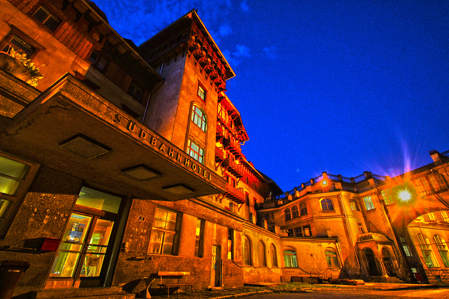 Südbahnhotel bei Nacht 03