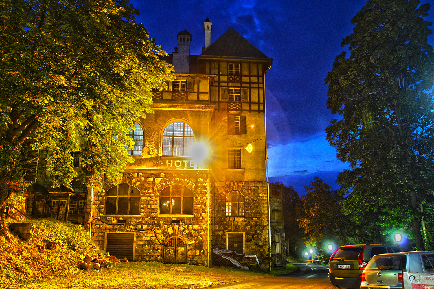 Südbahnhotel bei Nacht 04