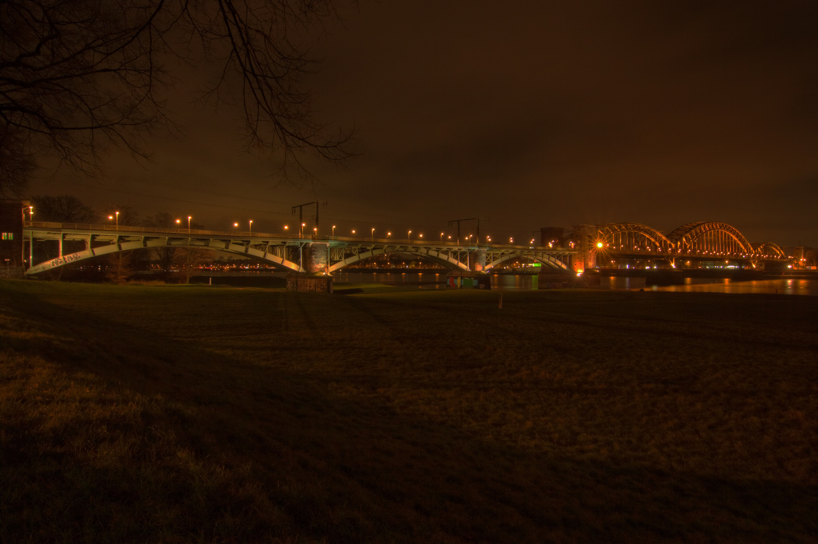 Südbrücke aus Sicht der Poller Wiesen