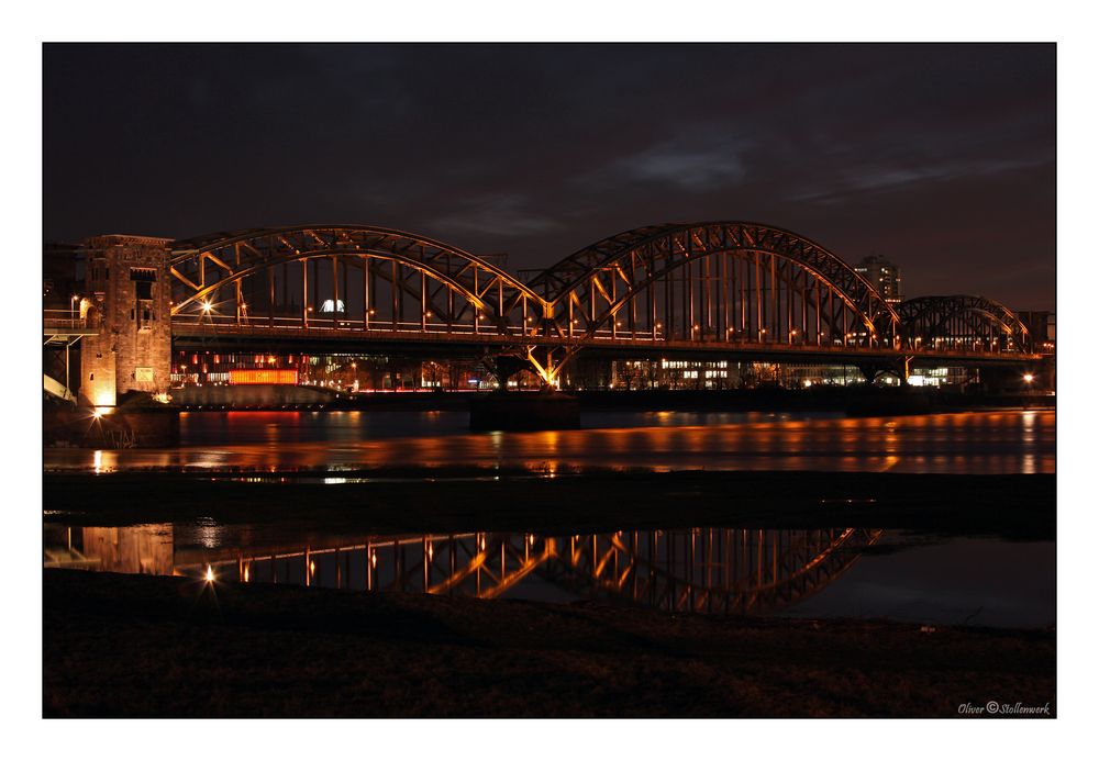 Südbrücke in orange