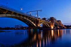 Südbrücke zur blauen Stunde