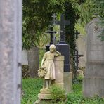 Südfriedhof - Das Mädchen mit dem Kranz