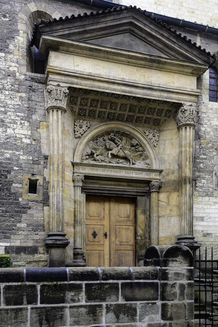 Südportal der St.-Georgs-Basilika