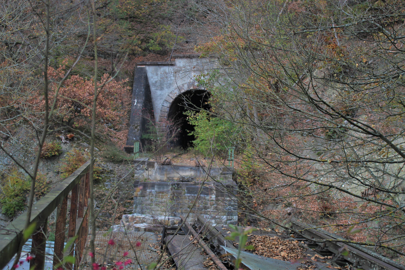 Südportal des Michelbacher Tunneln - wie kommt man da rüber?