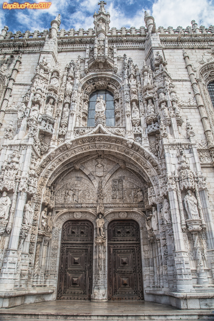 Südportal des Mosteiro dos Jeronimos mit Szenen
