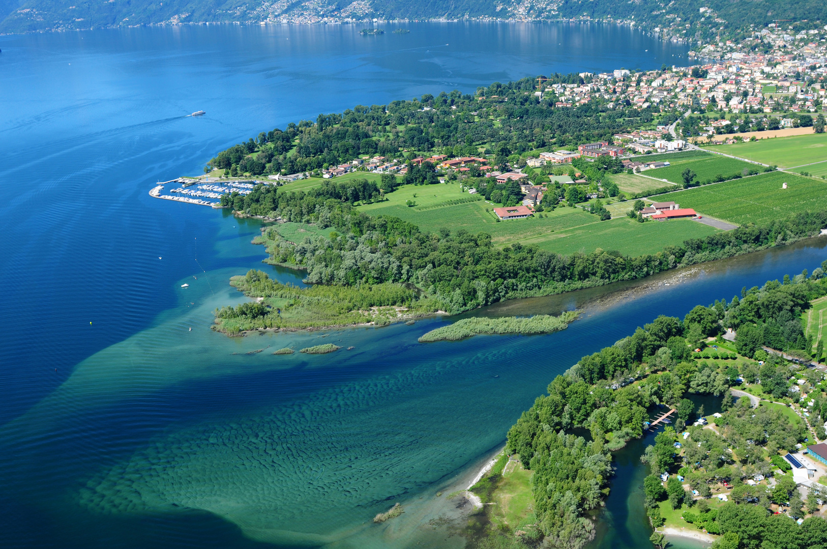 Südschweiz: Das Maggia DeltaAir_e aus der Luft gesehen