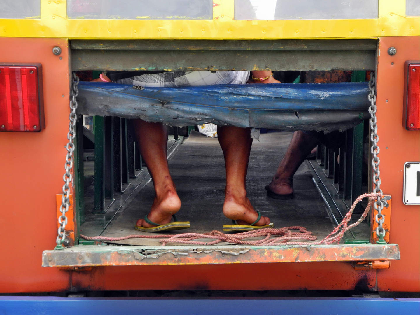 Südsee: Samoa- auch der Blick auf die Rückseite eines Buses kann interessant sein