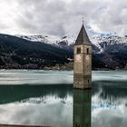 Südtirol / 12 Der Turm im See