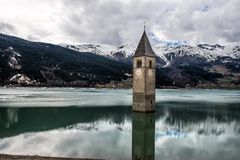 Südtirol / 12 Der Turm im See