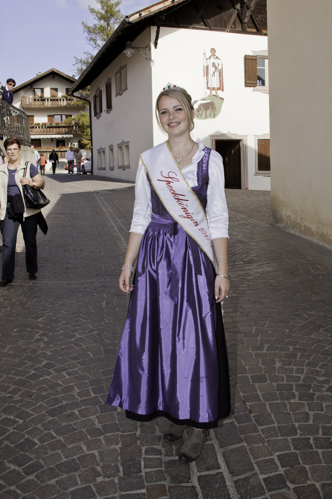 Südtirol - Apfelfest in Natz/Brixen - Die Speckkönigin von Südtirol