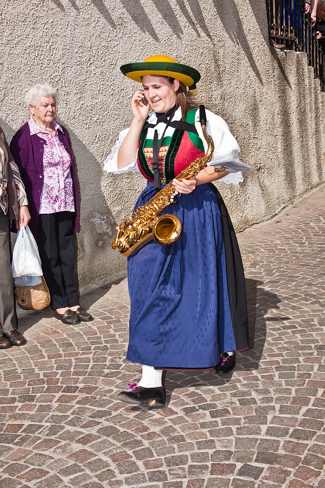Südtirol - Apfelfest in Natz/Brixen - Na, mit wem spricht sie...?!